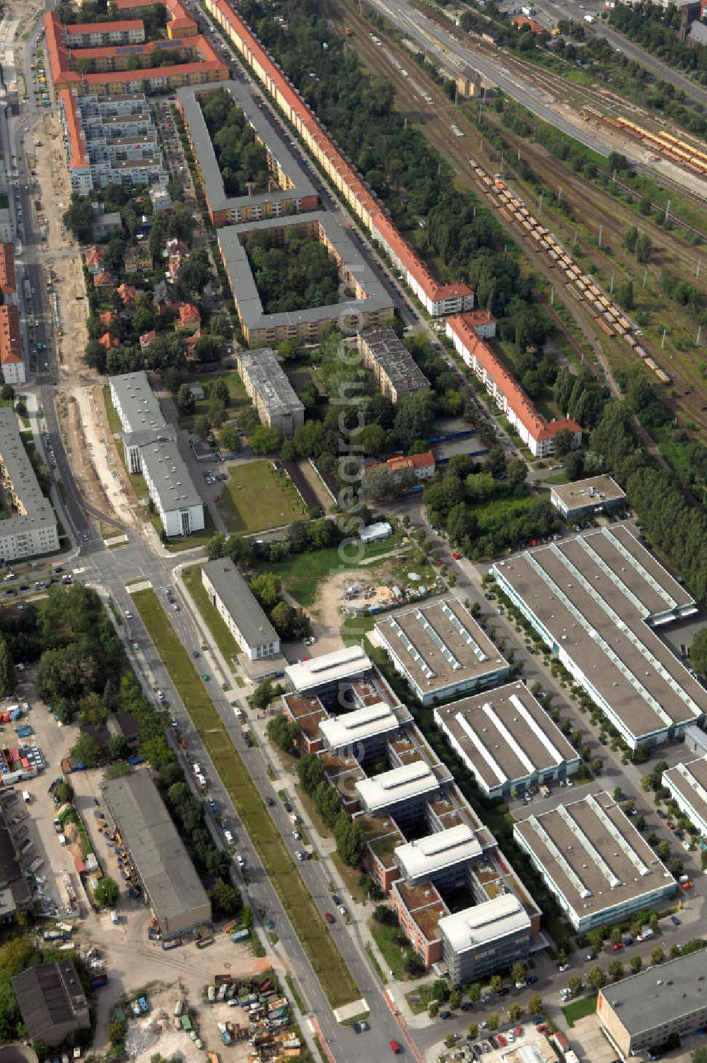 Berlin from the bird's eye view: Blick auf das Wohn- und Industriegebiet an der Bahntrasse Niederschöneweide im Bereich der Landfliegerstrasse, Pilotenstraße, Hagedornstraße und Groß-Berliner Damm. Eine Immobilie der HVB Immobilien AG