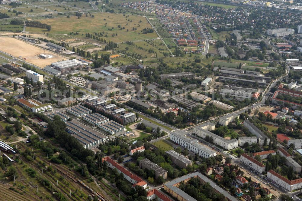 Berlin from above - Blick auf das Wohn- und Industriegebiet an der Bahntrasse Niederschöneweide im Bereich der Landfliegerstrasse, Pilotenstraße, Hagedornstraße und Groß-Berliner Damm. Eine Immobilie der HVB Immobilien AG