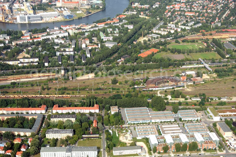 Berlin from above - Blick auf das Wohn- und Industriegebiet an der Bahntrasse Niederschöneweide im Bereich der Landfliegerstrasse, Pilotenstraße, Hagedornstraße und Groß-Berliner Damm. Eine Immobilie der HVB Immobilien AG