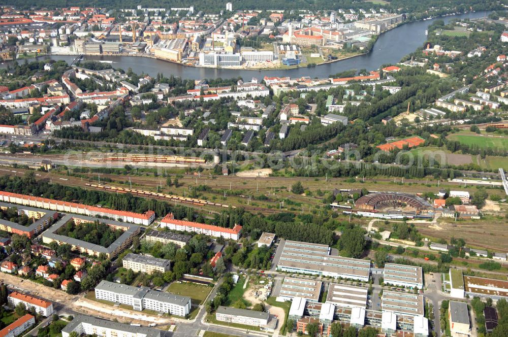 Berlin from the bird's eye view: Blick auf das Wohn- und Industriegebiet an der Bahntrasse Niederschöneweide im Bereich der Landfliegerstrasse, Pilotenstraße, Hagedornstraße und Groß-Berliner Damm. Eine Immobilie der HVB Immobilien AG