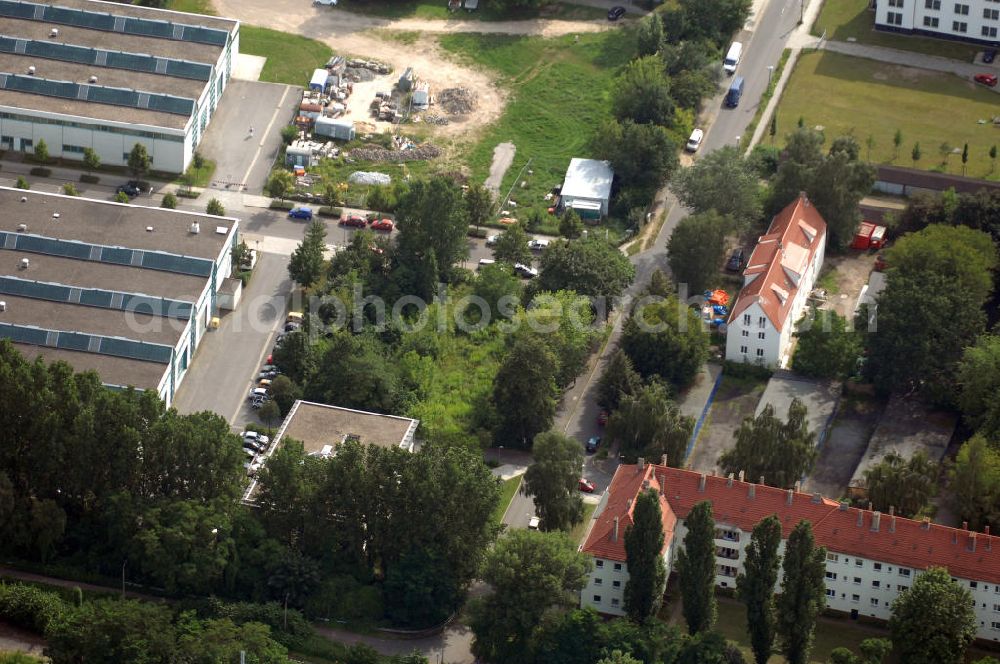 Aerial image Berlin - Blick auf das Wohn- und Industriegebiet an der Bahntrasse Niederschöneweide im Bereich der Landfliegerstrasse, Pilotenstraße, Hagedornstraße und Groß-Berliner Damm. Eine Immobilie der HVB Immobilien AG