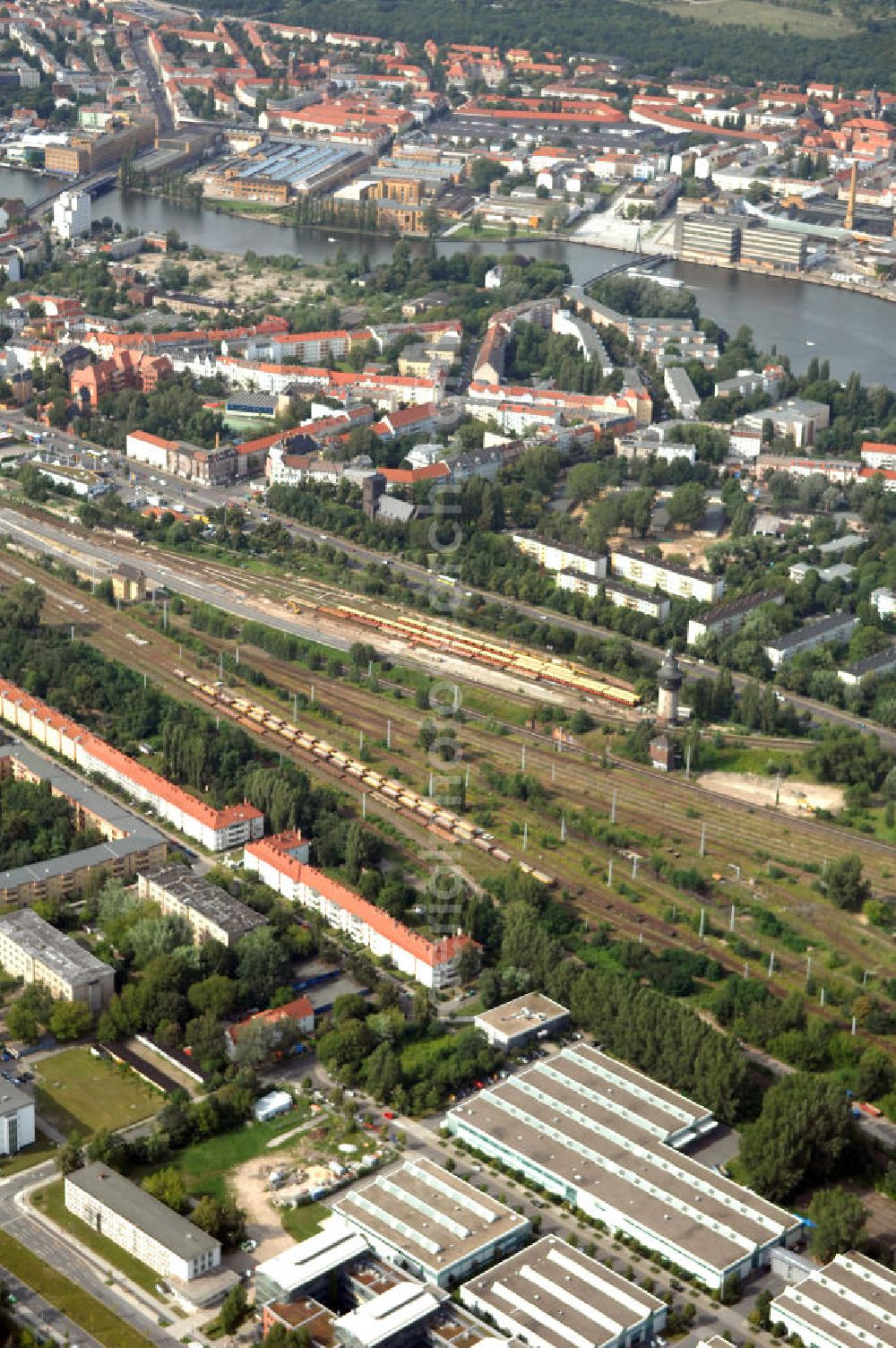 Aerial image Berlin - Blick auf das Wohn- und Industriegebiet an der Bahntrasse Niederschöneweide im Bereich der Landfliegerstrasse, Pilotenstraße, Hagedornstraße und Groß-Berliner Damm. Eine Immobilie der HVB Immobilien AG