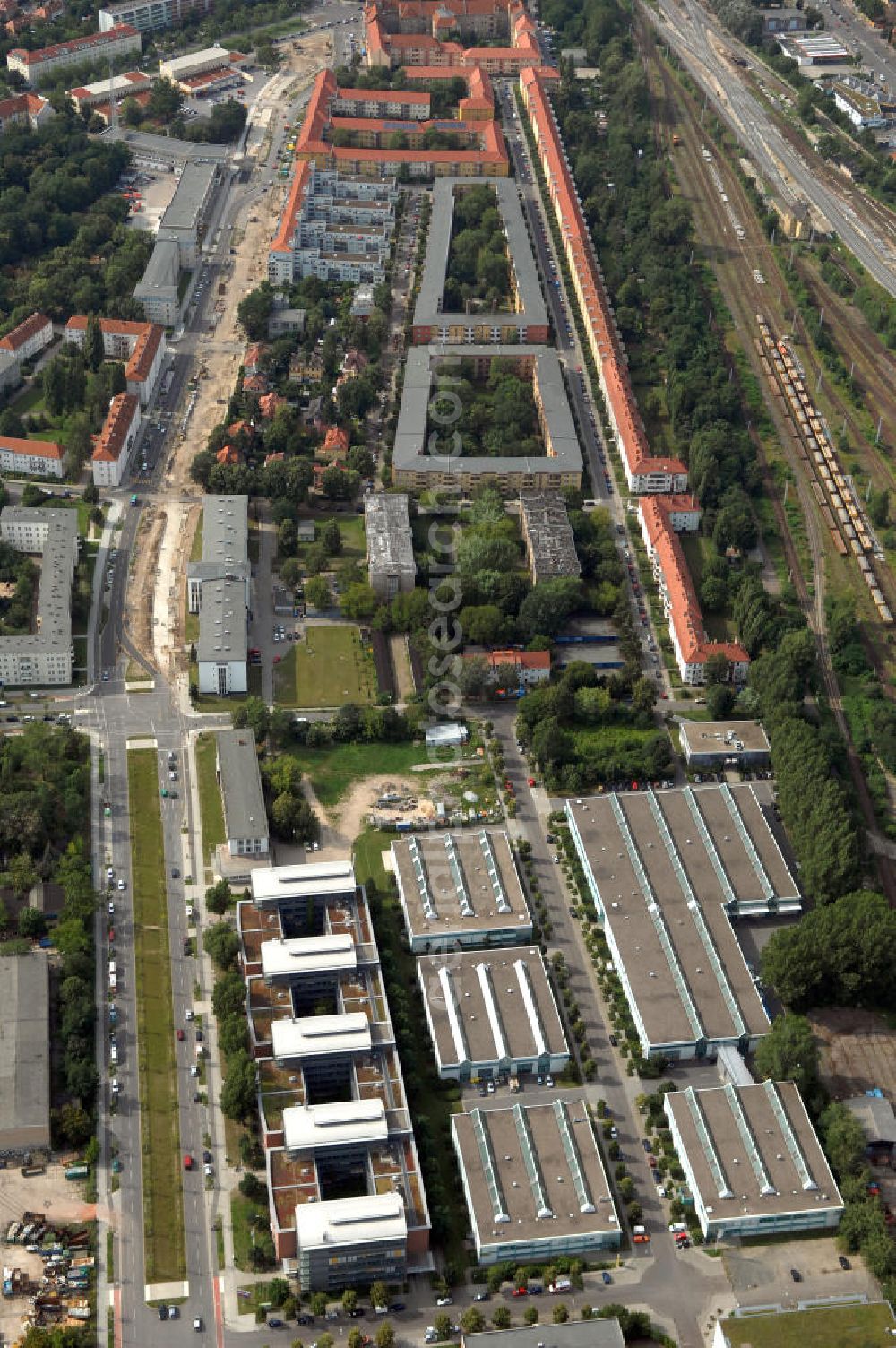 Berlin from the bird's eye view: Blick auf das Wohn- und Industriegebiet an der Bahntrasse Niederschöneweide im Bereich der Landfliegerstrasse, Pilotenstraße, Hagedornstraße und Groß-Berliner Damm. Eine Immobilie der HVB Immobilien AG