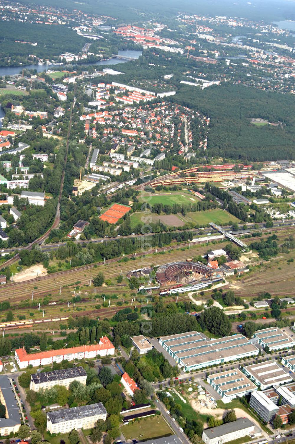 Aerial image Berlin - Blick auf das Wohn- und Industriegebiet an der Bahntrasse Niederschöneweide im Bereich der Landfliegerstrasse, Pilotenstraße, Hagedornstraße und Groß-Berliner Damm. Eine Immobilie der HVB Immobilien AG