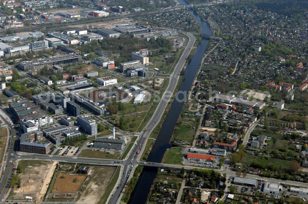 Aerial image Berlin - Blick auf das Gewerbegebiet Flugplatz Johannisthal / WISTA (links des Teltowkanals am Ernst-Ruska-Ufer) und dem Industrie und Wohngebieten rechts des Teltowkanals nördöstlich des Verlaufes der Stadtautobahn A 113.