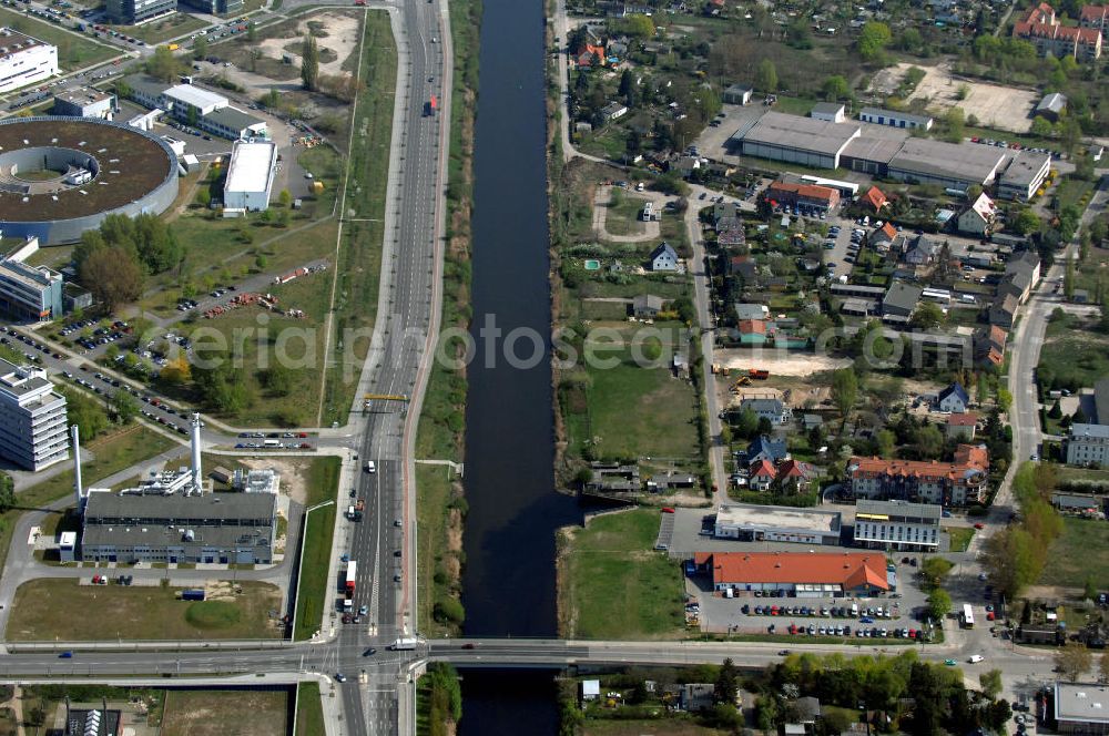 Aerial image Berlin - Blick auf das Gewerbegebiet Flugplatz Johannisthal / WISTA (links des Teltowkanals am Ernst-Ruska-Ufer) und dem Industrie und Wohngebieten rechts des Teltowkanals nördöstlich des Verlaufes der Stadtautobahn A 113.