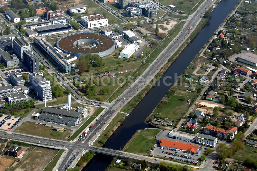 Aerial image Berlin - Blick auf das Gewerbegebiet Flugplatz Johannisthal / WISTA (links des Teltowkanals am Ernst-Ruska-Ufer) und dem Industrie und Wohngebieten rechts des Teltowkanals nördöstlich des Verlaufes der Stadtautobahn A 113.