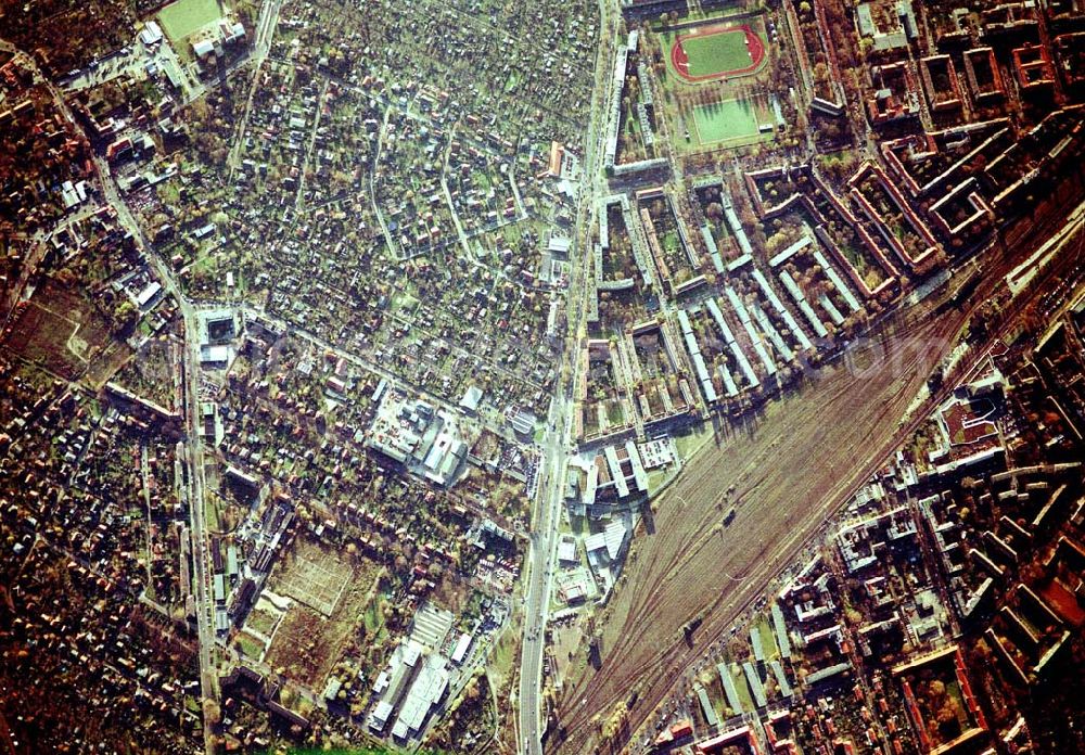 Berlin - Pankow from above - Wohn- und Kleingartenanlagen an der Autobahnzufahrt Pankow - Nord.