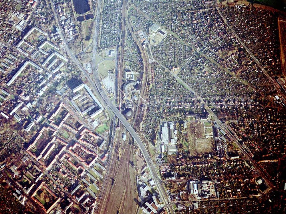 Aerial image Berlin - Pankow - Wohn- und Kleingartenanlagen an der Autobahnzufahrt Pankow - Nord.