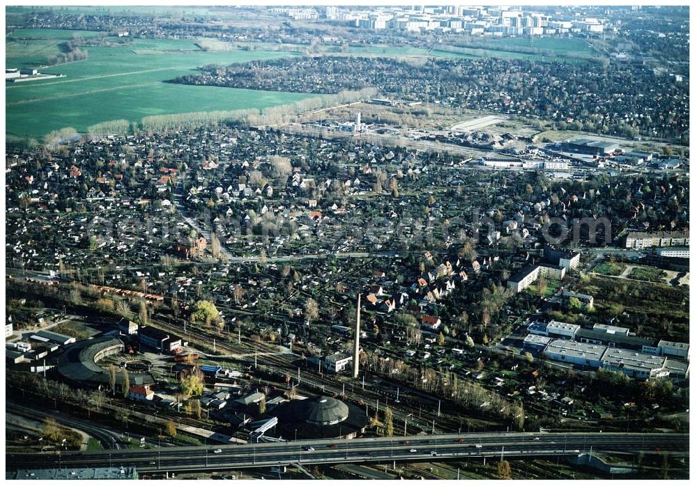 Aerial photograph Berlin - Pankow - Wohn- und Kleingartenanlagen an der Autobahnzufahrt Pankow - Nord.