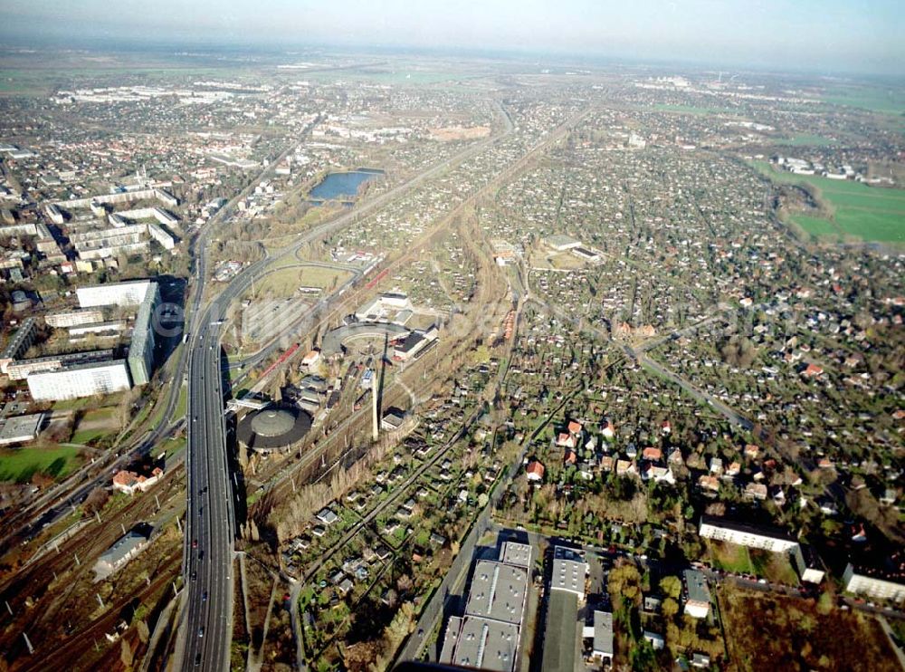 Aerial photograph Berlin - Pankow - Wohn- und Kleingartenanlagen an der Autobahnzufahrt Pankow - Nord.