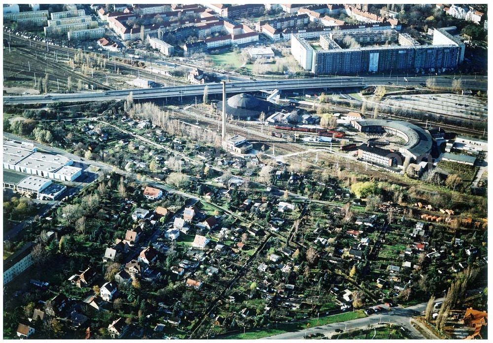 Berlin - Pankow from above - Wohn- und Kleingartenanlagen an der Autobahnzufahrt Pankow - Nord.