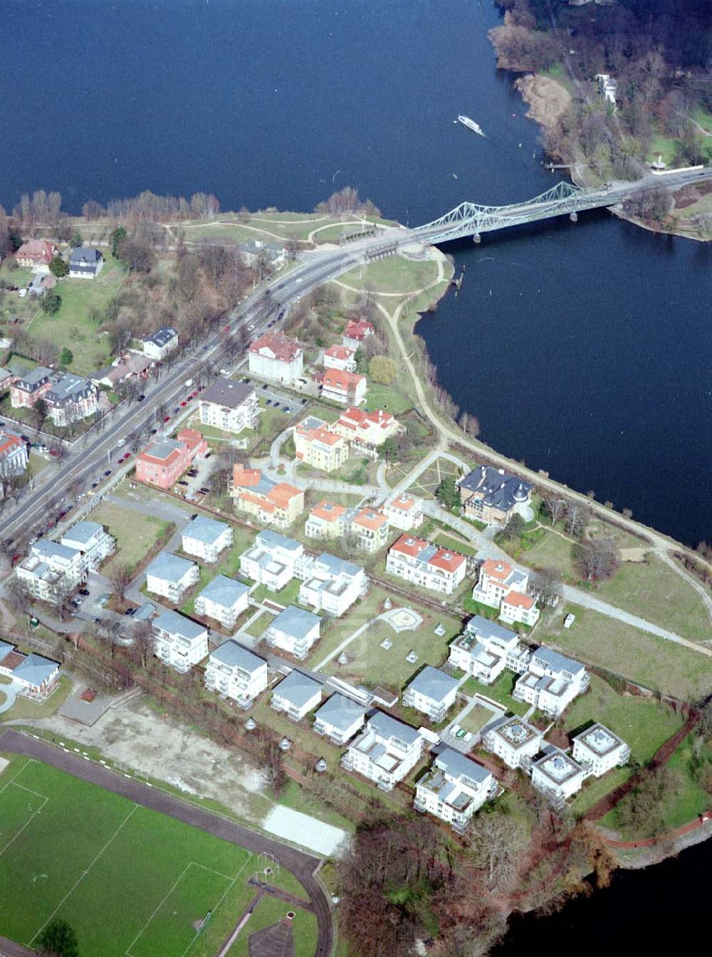 Aerial photograph Potsdam - Wohnanlage der Bayerischen Hausbau auf dem Glienicker Horn an der Glienicker Brücke in Potsdam.