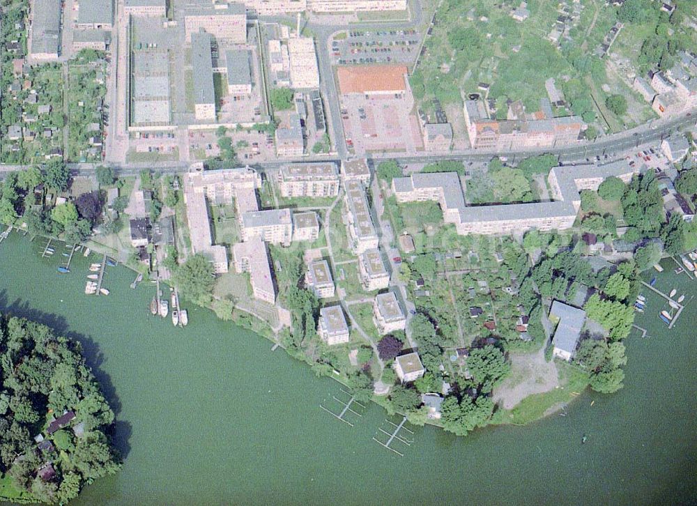 Aerial photograph Berlin - Köpenick - Wohnanlage an der Grünauer Straße 117 - 125 in Berlin - Köpenick - ein Projekt der GRAF & MARESCH GmbH Augsburg.