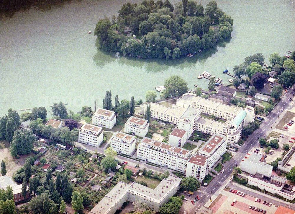 Aerial image Berlin - Köpenick - Wohnanlage an der Grünauer Straße 117 - 125 in Berlin - Köpenick - ein Projekt der GRAF & MARESCH GmbH Augsburg.