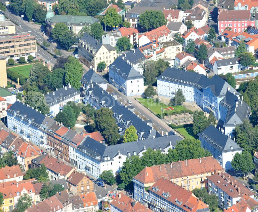 Aerial image Kaiserslautern - Stadtteilansicht von Kaiserslautern in Rheinland-Pfalz, geprägt durch die schlossähnliche Wohnanlage und den Gebäudekomplex der Gemeinnützigen Baugesellschaft Kaiserslautern AG an beiden Seiten der Fischerstraße. Die Anlage entstand um 1920 nach Plänen des damaligen städtischen Oberbaudirektors Hermann Hussong und steht heute unter Denkmalschutz. Cityscape of Kaiserslautern in Rhineland-Palatinate, characterized by castle-like housing area and building complex of building society Gemeinnützigen Baugesellschaft Kaiserslautern AG at both sides of Fischerstrasse. The whole complex was constructed around 1920 after drafts by former municipal builder Hermann Hussong and is under monumental protection today.