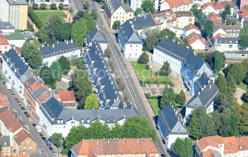 Aerial image Kaiserslautern - Stadtteilansicht von Kaiserslautern in Rheinland-Pfalz, geprägt durch die schlossähnliche Wohnanlage und den Gebäudekomplex der Gemeinnützigen Baugesellschaft Kaiserslautern AG an beiden Seiten der Fischerstraße. Die Anlage entstand um 1920 nach Plänen des damaligen städtischen Oberbaudirektors Hermann Hussong und steht heute unter Denkmalschutz. Cityscape of Kaiserslautern in Rhineland-Palatinate, characterized by castle-like housing area and building complex of building society Gemeinnützigen Baugesellschaft Kaiserslautern AG at both sides of Fischerstrasse. The whole complex was constructed around 1920 after drafts by former municipal builder Hermann Hussong and is under monumental protection today.