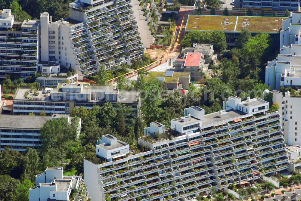 Aerial image München - Wohnanlage mit 3100 Wohnungen mit Blick auf die Straußbergerstraße, ehemaliges olympisches Dorf von 1972.