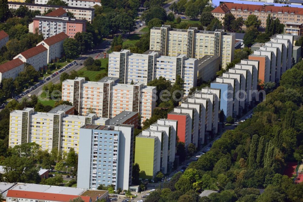 Dresden from above - Housing area between the roads Striesener Strasse an Holbeinstrasse in the district Johannstadt-Sued in Dresden in the state Saxony