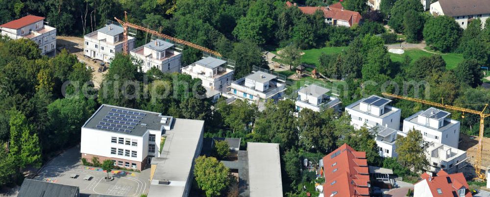 Aerial image Bad Vilbel - Blick auf die Baustelle der Wohnanlage am Tannenweg der cds Wohnbau GmbH. In Waldrandlage entstehen hier mehrere Wohnneubauten durch die cds Wohnbau GmbH, einem Frankfurter Immobiliendienstleister. View the construction site of the residental complex on Tannenweg. At the forest are several new residential buildings built by the CDS Wohnbau GmbH, a Frankfurt real estate service provider.