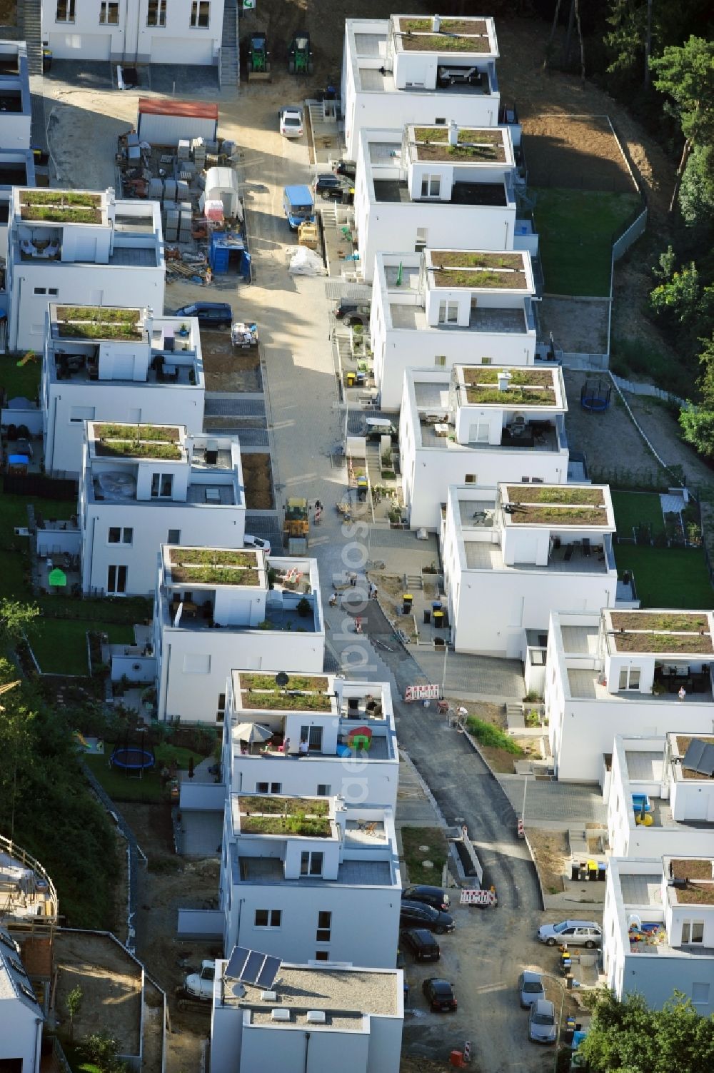 Bad Vilbel from the bird's eye view: View the construction site of the residental complex on Tannenweg. At the forest are several new residential buildings built by the CDS Wohnbau GmbH, a Frankfurt real estate service provider