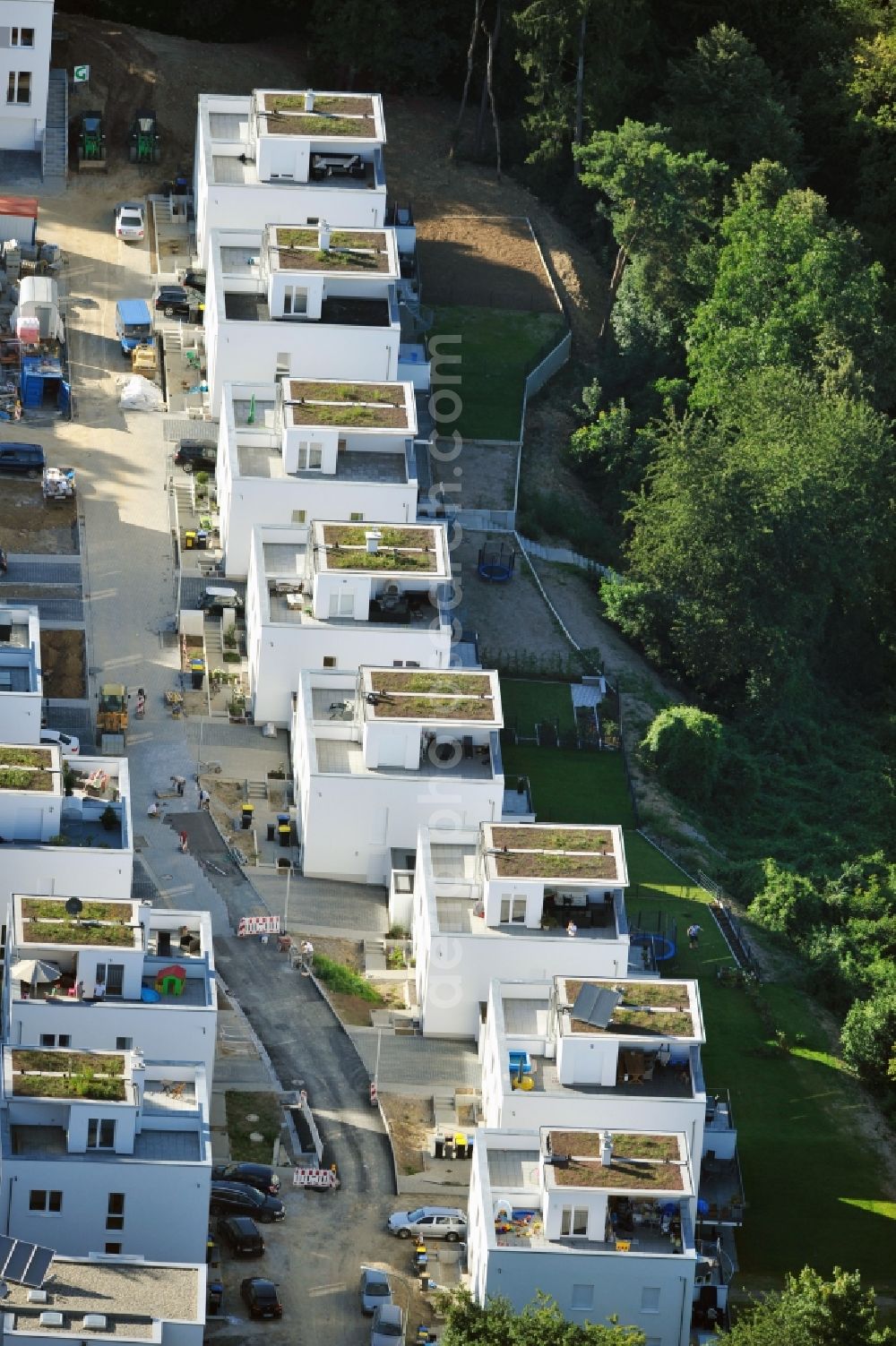 Aerial image Bad Vilbel - View the construction site of the residental complex on Tannenweg. At the forest are several new residential buildings built by the CDS Wohnbau GmbH, a Frankfurt real estate service provider