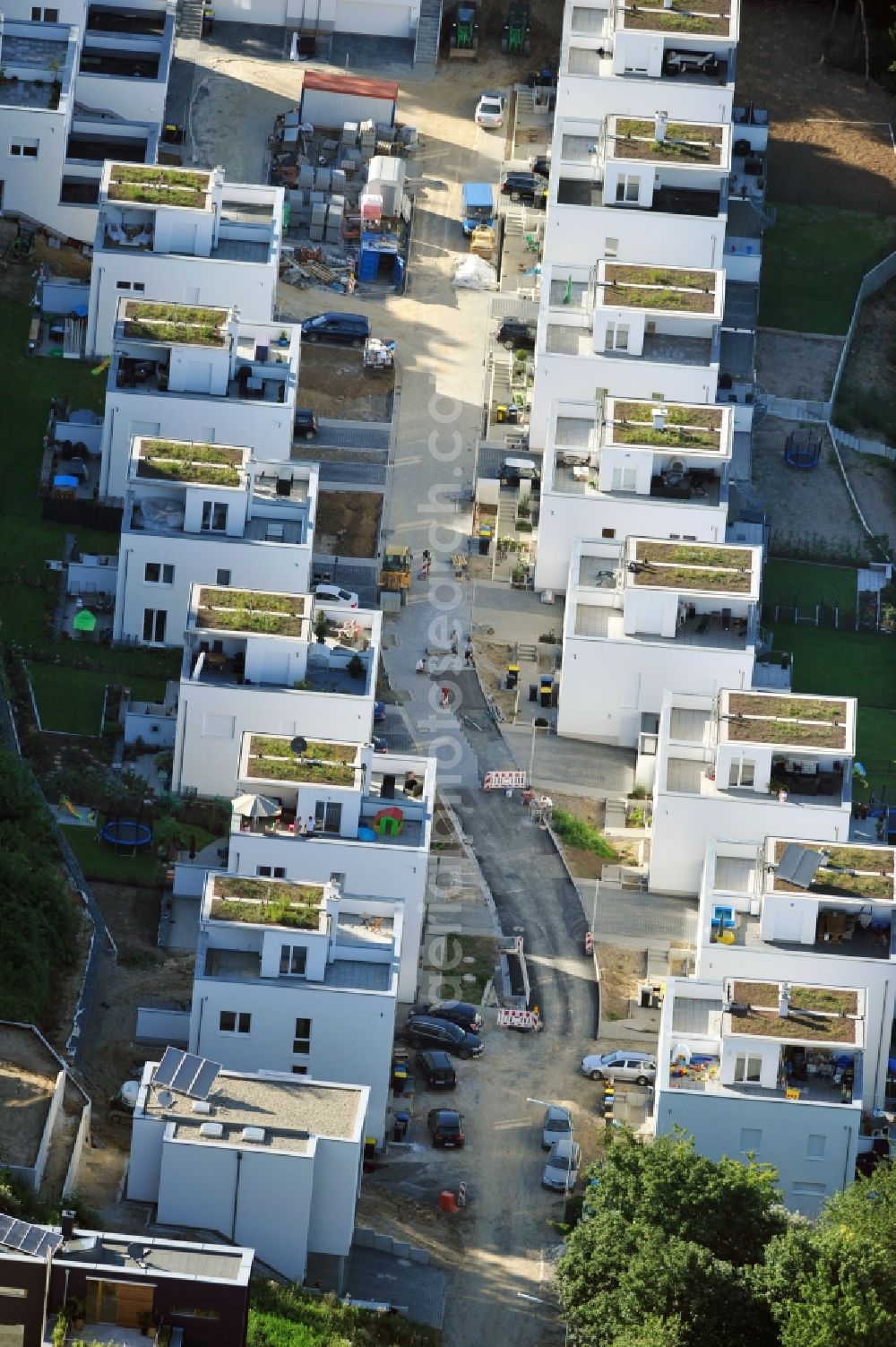 Aerial photograph Bad Vilbel - View the construction site of the residental complex on Tannenweg. At the forest are several new residential buildings built by the CDS Wohnbau GmbH, a Frankfurt real estate service provider