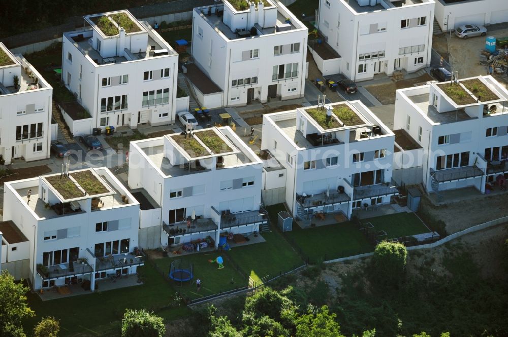 Bad Vilbel from the bird's eye view: View the construction site of the residental complex on Tannenweg. At the forest are several new residential buildings built by the CDS Wohnbau GmbH, a Frankfurt real estate service provider