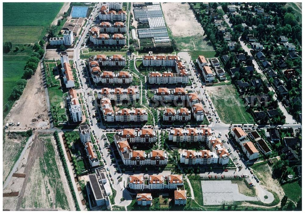 Berlin - Staaken / zu Spandau from above - Wohnanlage der UNIVERSA HV GmbH (Kleiststraße 3-6 in 10787 Berlin) an der Heerstraße / Cosmarweg in Berlin - Staaken.