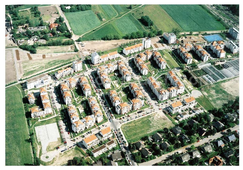 Berlin - Staaken / zu Spandau from above - Wohnanlage der UNIVERSA HV GmbH (Kleiststraße 3-6 in 10787 Berlin) an der Heerstraße / Cosmarweg in Berlin - Staaken.