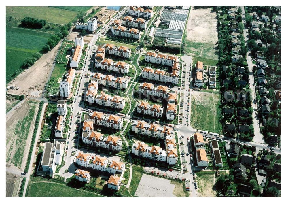 Aerial image Berlin - Staaken / zu Spandau - Wohnanlage der UNIVERSA HV GmbH (Kleiststraße 3-6 in 10787 Berlin) an der Heerstraße / Cosmarweg in Berlin - Staaken.