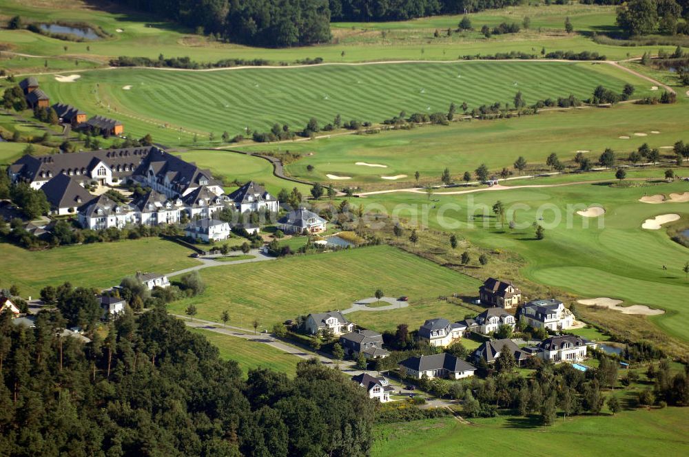 Aerial image Michendorf - Blick auf die Wohnanlagen der HVB Immobilien am Areal des malerisch gelegenen Golf- und Country Club Seddiner See. Anschrift: Golf- und Country Club Seddiner See AG,Zum Weiher 44, 14552 Michendorf,Tel: 033205 / 73 20,Fax: 033205 / 73 229