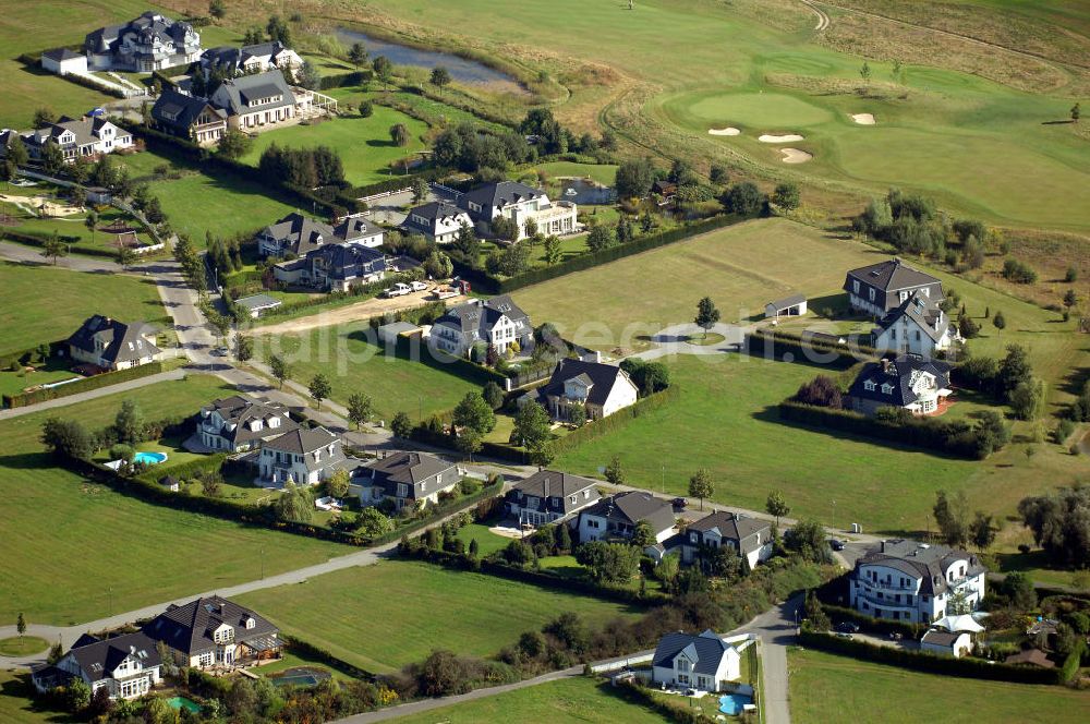 Aerial photograph Michendorf - Blick auf die Wohnanlagen der HVB Immobilien am Areal des malerisch gelegenen Golf- und Country Club Seddiner See. Anschrift: Golf- und Country Club Seddiner See AG,Zum Weiher 44, 14552 Michendorf,Tel: 033205 / 73 20,Fax: 033205 / 73 229