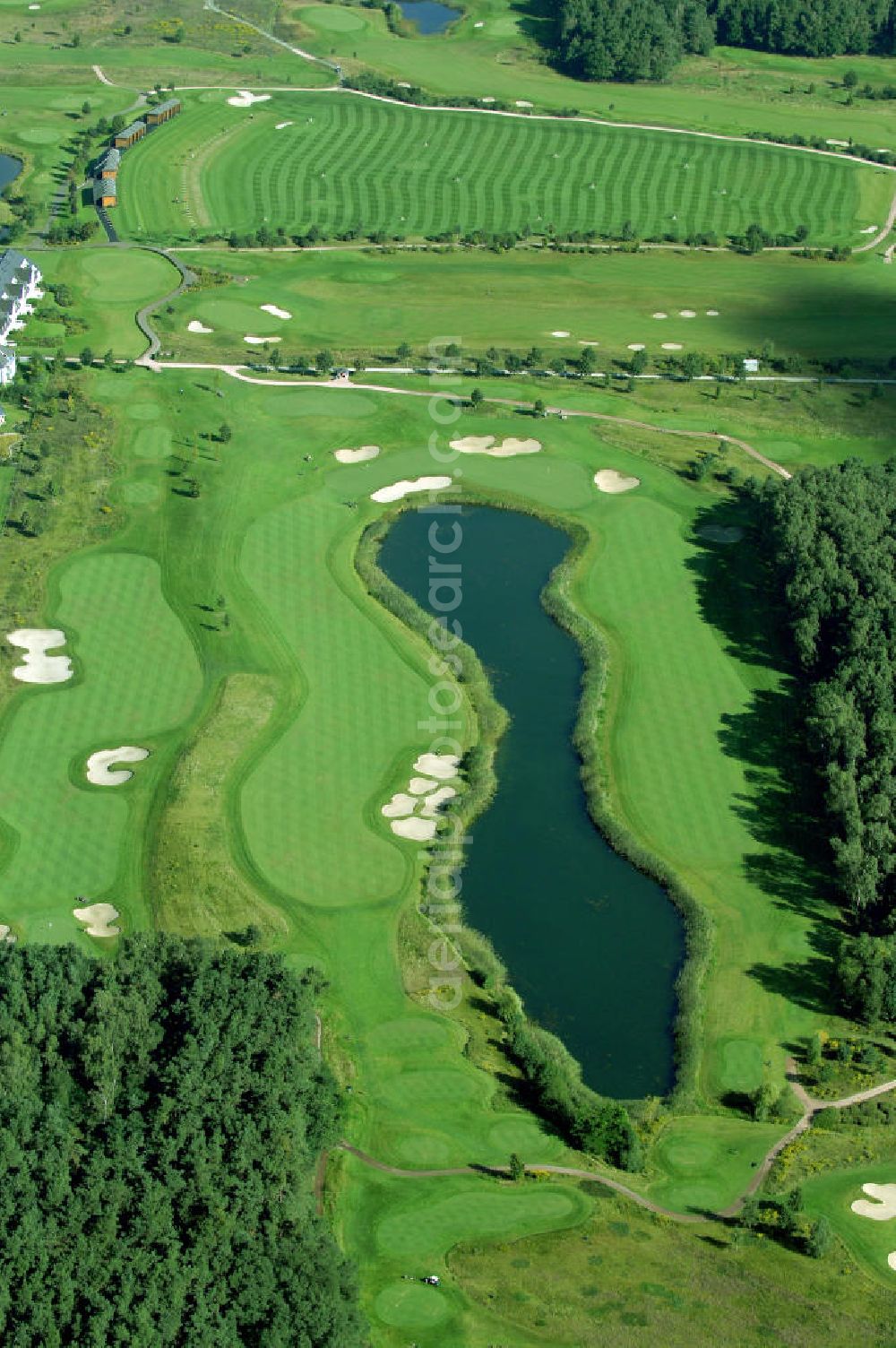 Michendorf from the bird's eye view: Blick auf die Wohnanlagen der HVB Immobilien am Areal des malerisch gelegenen Golf- und Country Club Seddiner See. Anschrift: Golf- und Country Club Seddiner See AG,Zum Weiher 44, 14552 Michendorf,Tel: 033205 / 73 20,Fax: 033205 / 73 229