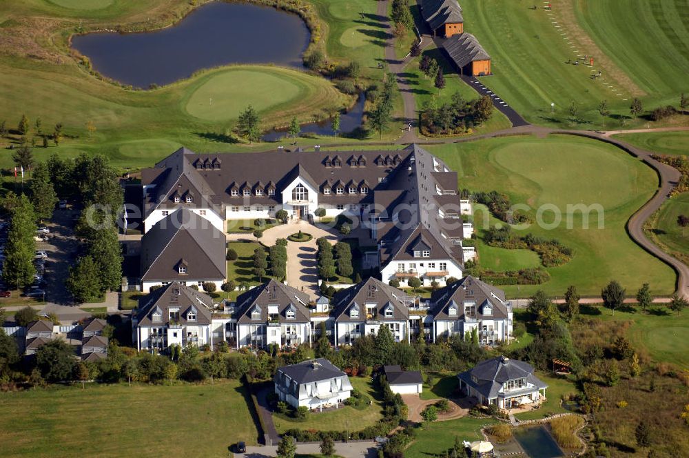 Aerial image Michendorf - Blick auf die Wohnanlagen der HVB Immobilien am Areal des malerisch gelegenen Golf- und Country Club Seddiner See. Anschrift: Golf- und Country Club Seddiner See AG,Zum Weiher 44, 14552 Michendorf,Tel: 033205 / 73 20,Fax: 033205 / 73 229