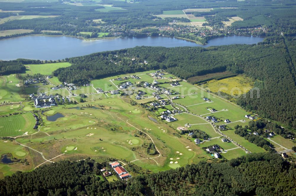 Aerial photograph Michendorf - Blick auf die Wohnanlagen der HVB Immobilien am Areal des malerisch gelegenen Golf- und Country Club Seddiner See. Anschrift: Golf- und Country Club Seddiner See AG,Zum Weiher 44, 14552 Michendorf,Tel: 033205 / 73 20,Fax: 033205 / 73 229