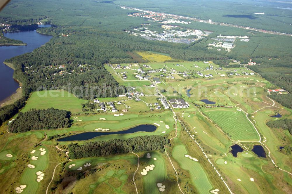 Michendorf from the bird's eye view: Blick auf die Wohnanlagen der HVB Immobilien am Areal des malerisch gelegenen Golf- und Country Club Seddiner See. Anschrift: Golf- und Country Club Seddiner See AG,Zum Weiher 44, 14552 Michendorf,Tel: 033205 / 73 20,Fax: 033205 / 73 229