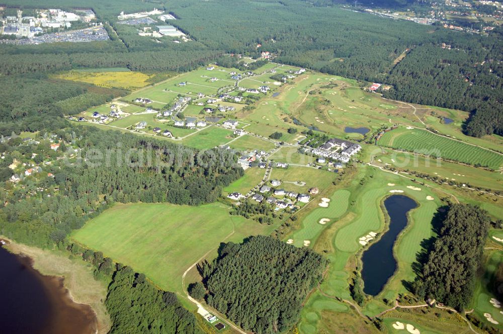 Aerial image Michendorf - Blick auf die Wohnanlagen der HVB Immobilien am Areal des malerisch gelegenen Golf- und Country Club Seddiner See. Anschrift: Golf- und Country Club Seddiner See AG,Zum Weiher 44, 14552 Michendorf,Tel: 033205 / 73 20,Fax: 033205 / 73 229