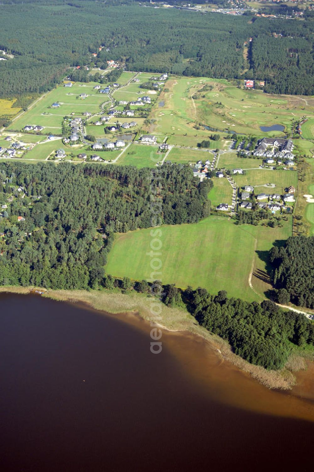 Michendorf from the bird's eye view: Blick auf die Wohnanlagen der HVB Immobilien am Areal des malerisch gelegenen Golf- und Country Club Seddiner See. Anschrift: Golf- und Country Club Seddiner See AG,Zum Weiher 44, 14552 Michendorf,Tel: 033205 / 73 20,Fax: 033205 / 73 229