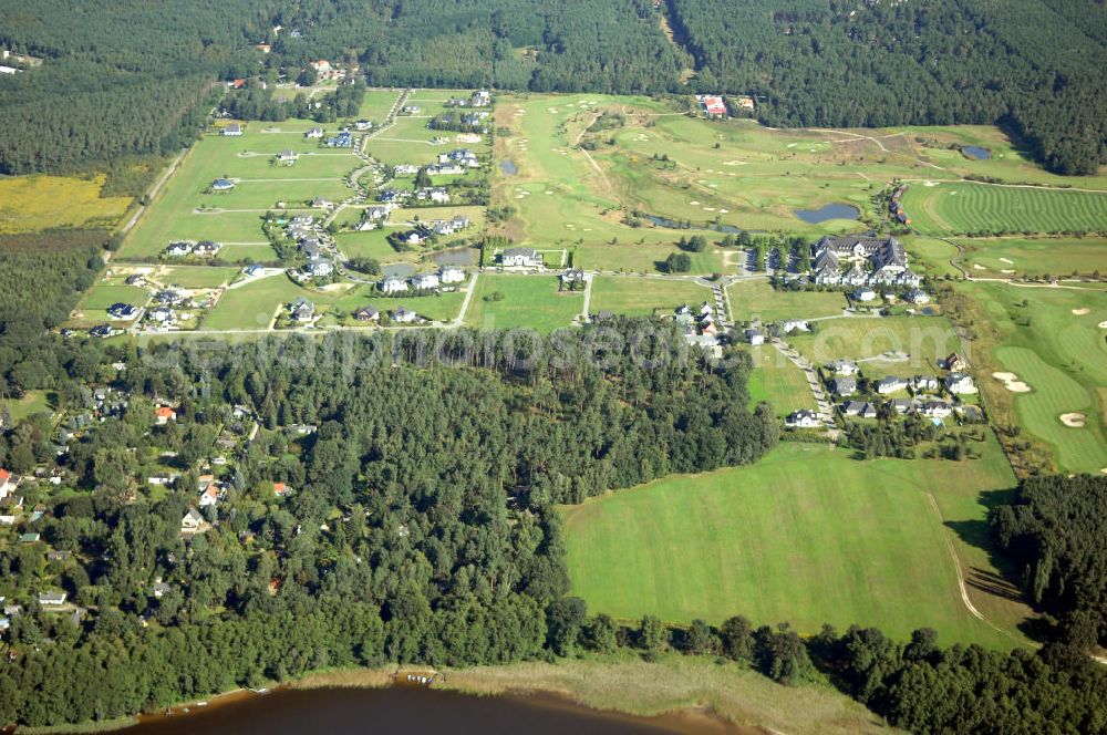 Aerial photograph Michendorf - Blick auf die Wohnanlagen der HVB Immobilien am Areal des malerisch gelegenen Golf- und Country Club Seddiner See. Anschrift: Golf- und Country Club Seddiner See AG,Zum Weiher 44, 14552 Michendorf,Tel: 033205 / 73 20,Fax: 033205 / 73 229