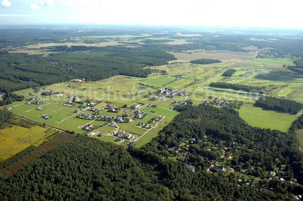 Michendorf from above - Blick auf die Wohnanlagen der HVB Immobilien am Areal des malerisch gelegenen Golf- und Country Club Seddiner See. Anschrift: Golf- und Country Club Seddiner See AG,Zum Weiher 44, 14552 Michendorf,Tel: 033205 / 73 20,Fax: 033205 / 73 229