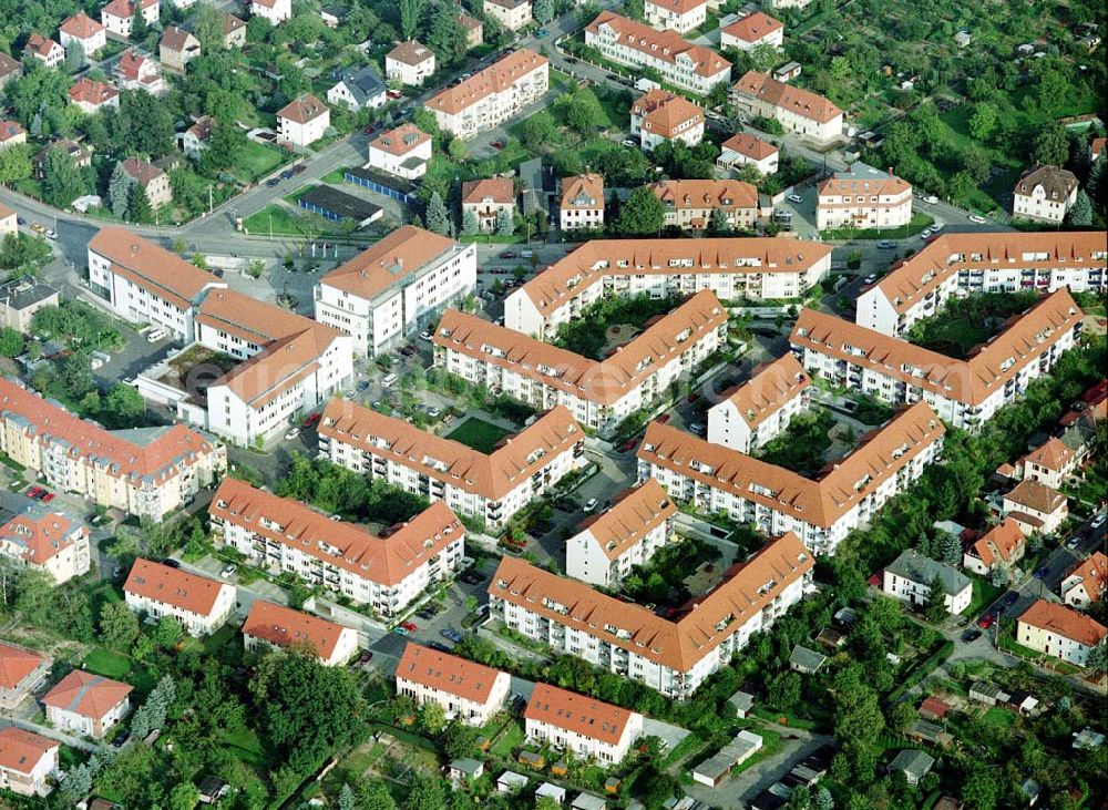 Dresden - Niedersedlitz from above - Wohnanlagen der MÜBAU an der Lugauer Straße / Niedersedlitzer Platz in Dresden - Niedersedlitz.