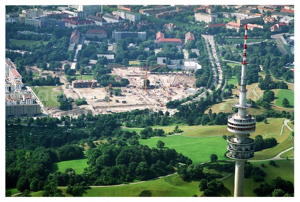 Aerial image München / Bayern - 13.07.2005 München Blick auf den Münchener Fernsehturm und dem Bau der Wohnanlagen in der Ackermannstraße (Ackermannbogen) in München Schwabingen nahe dem Olympia Park. Firma Concept Bau GmbH (CONCEPTBAUGOLD)