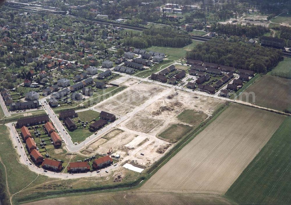 Aerial image Dallgow / Brandenburg - Wohnanlagenneubau der Content Berlin Bauträger GmbH in Dallgow / Brandenburg. c/o.: Info-Center Dallgow Triftstraße 72 14624 Dallgow Tel.: 03322-237627 / Fax.: ... 200416