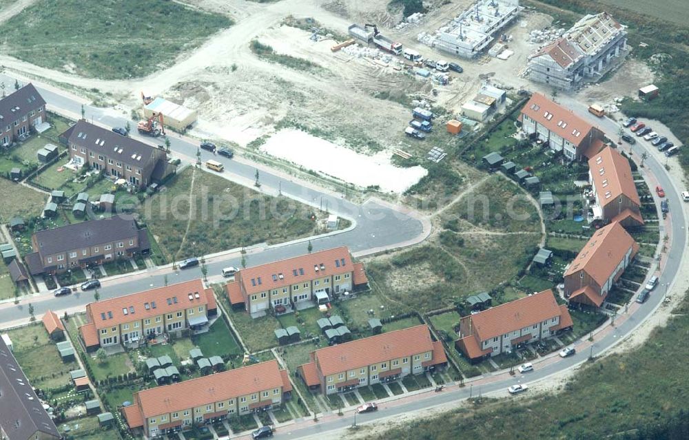 Aerial image Dallgow - Brandenburg - Wohnanlagenneubau der Content Berlin Bauträger GmbH in Dallgow / Brandenburg. c/o.: Info-Center Dallgow Triftstraße 72 14624 Dallgow Tel.: 03322-237627 / Fax.: ... 200416