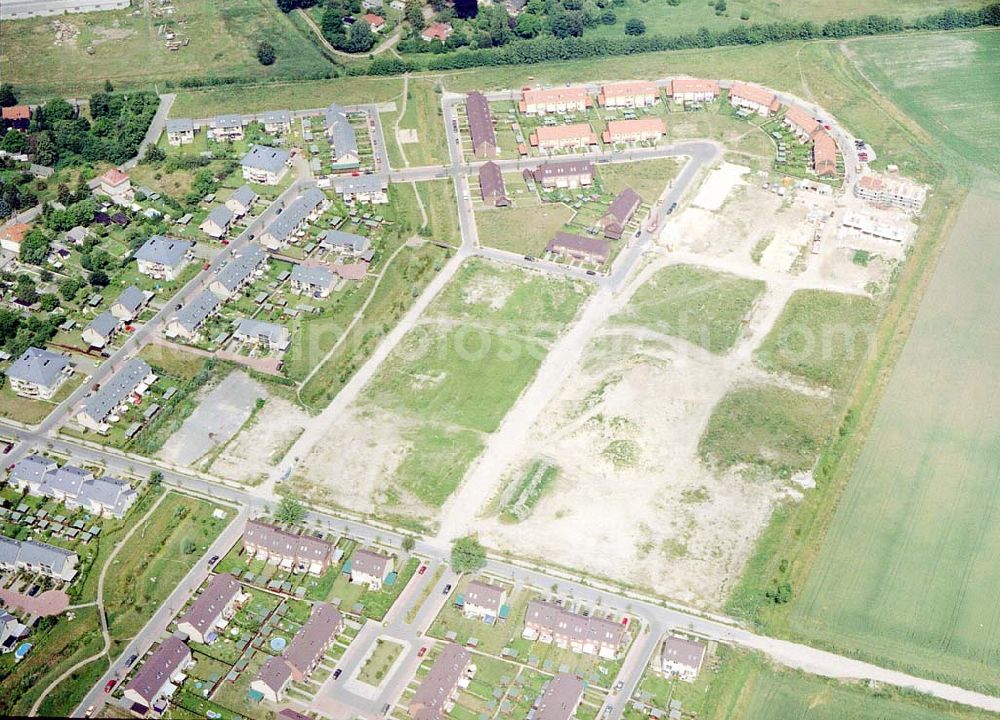 Aerial image Dallgow - Brandenburg - Wohnanlagenneubau der Content Berlin Bauträger GmbH in Dallgow / Brandenburg. c/o.: Info-Center Dallgow Triftstraße 72 14624 Dallgow Tel.: 03322-237627 / Fax.: ... 200416