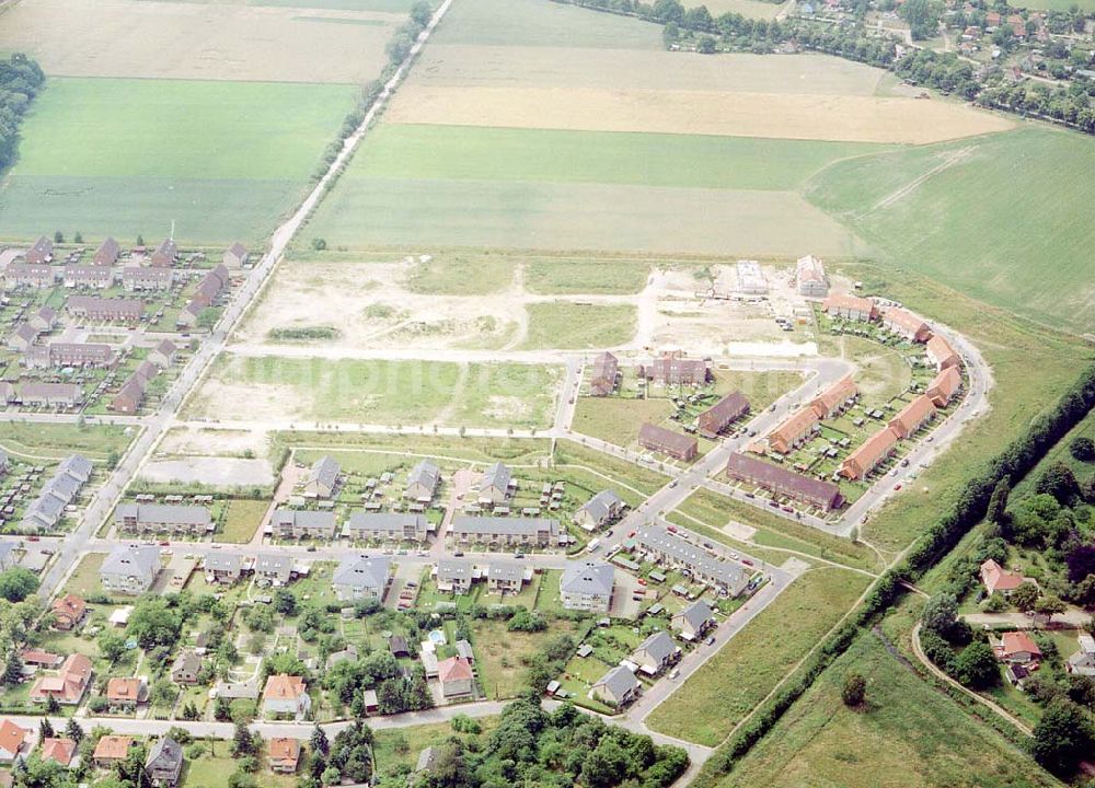 Aerial image Dallgow - Brandenburg - Wohnanlagenneubau der Content Berlin Bauträger GmbH in Dallgow / Brandenburg. c/o.: Info-Center Dallgow Triftstraße 72 14624 Dallgow Tel.: 03322-237627 / Fax.: ... 200416