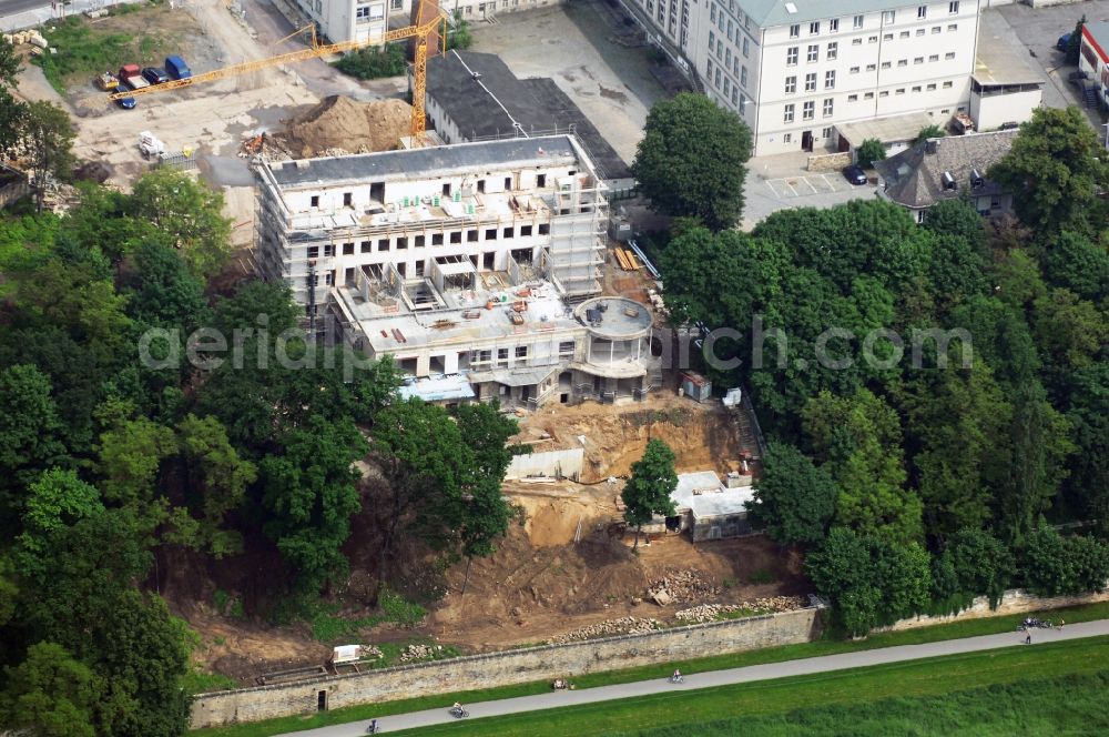 Dresden from the bird's eye view: Reconstruction of the Villa Grumbt and housing project at the street Bautzner Strasse at the Elbe hang in the district Loschwitz in Saxony