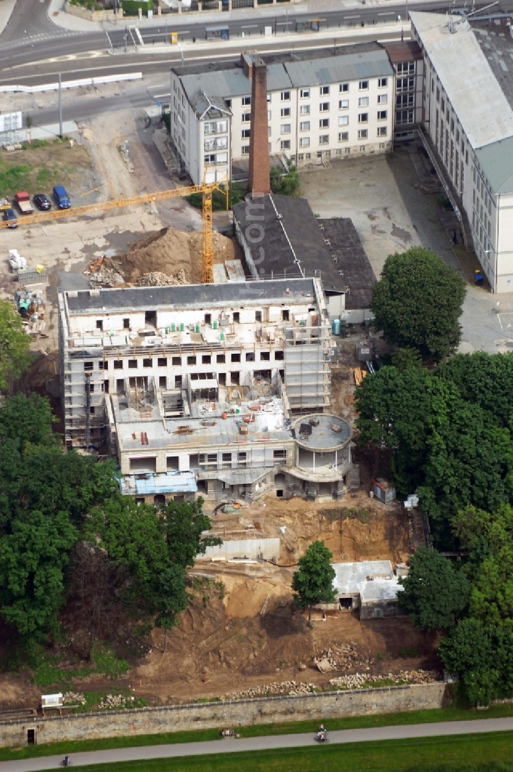 Aerial image Dresden - Reconstruction of the Villa Grumbt and housing project at the street Bautzner Strasse at the Elbe hang in the district Loschwitz in Saxony