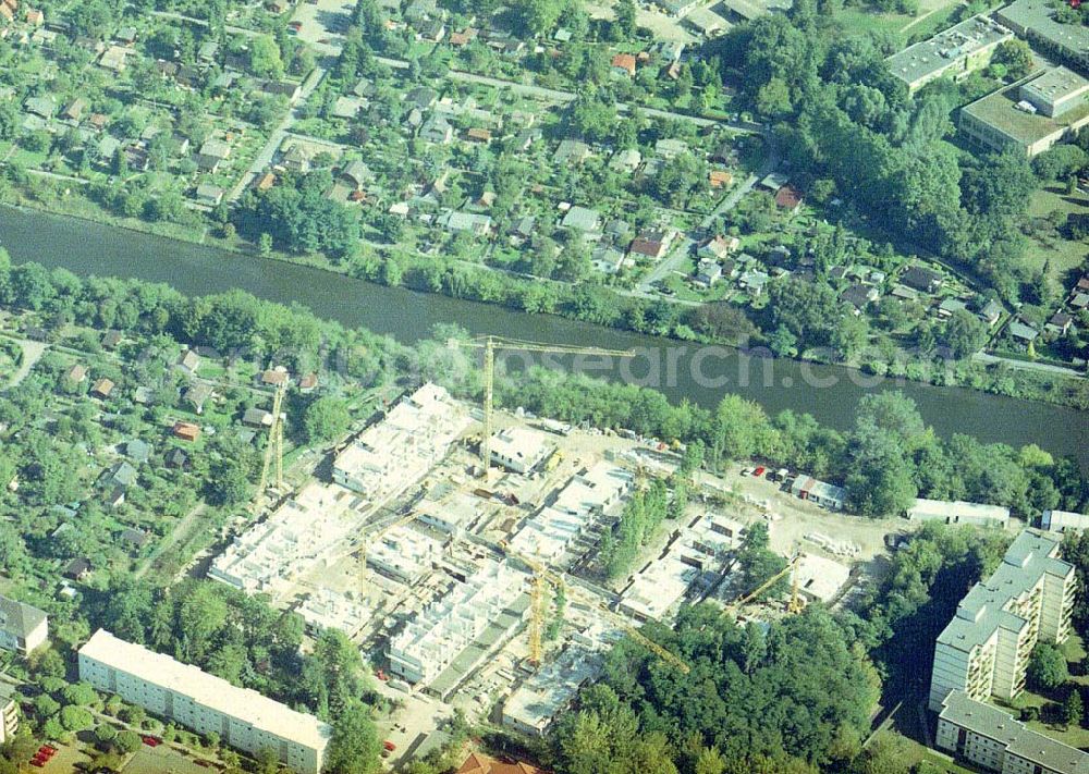 Berlin - Lichterfelde. from the bird's eye view: Wohnbaustelle an der Promenade zum Teltowkanal in Berlin - Lichterfelde